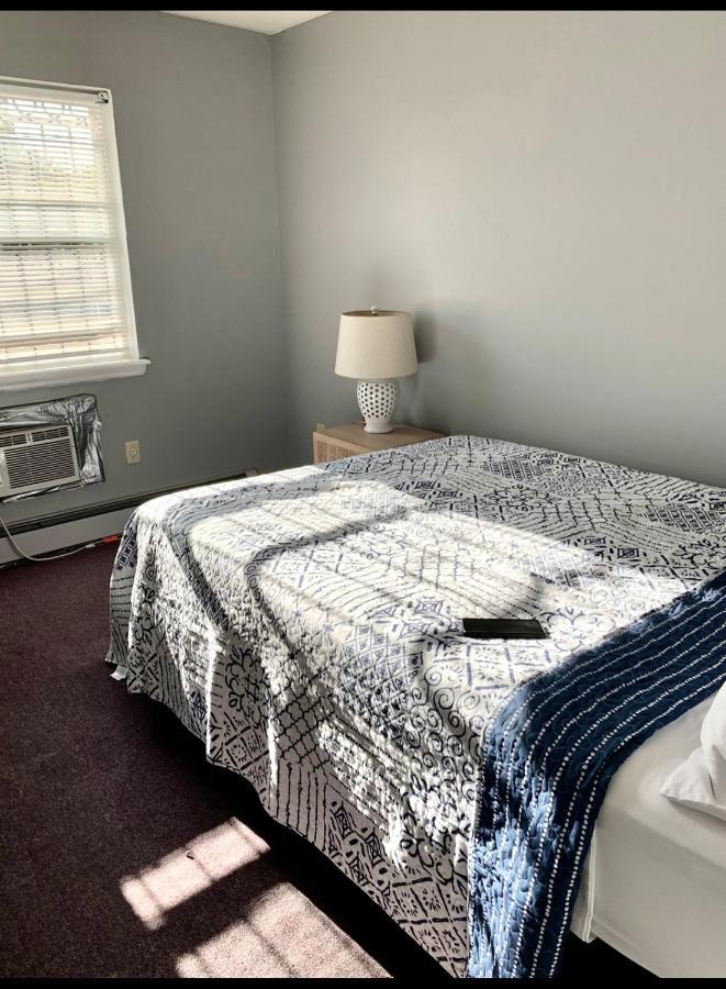 Large 3-Bedrooms/2-Bath Apt, One Block To Train ニューヨーク エクステリア 写真