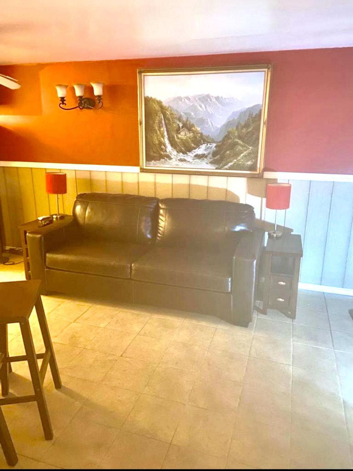 Large 3-Bedrooms/2-Bath Apt, One Block To Train ニューヨーク エクステリア 写真